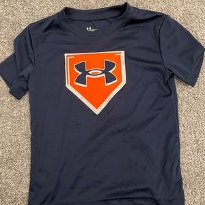 Navy blue under armour shirt. Gently used